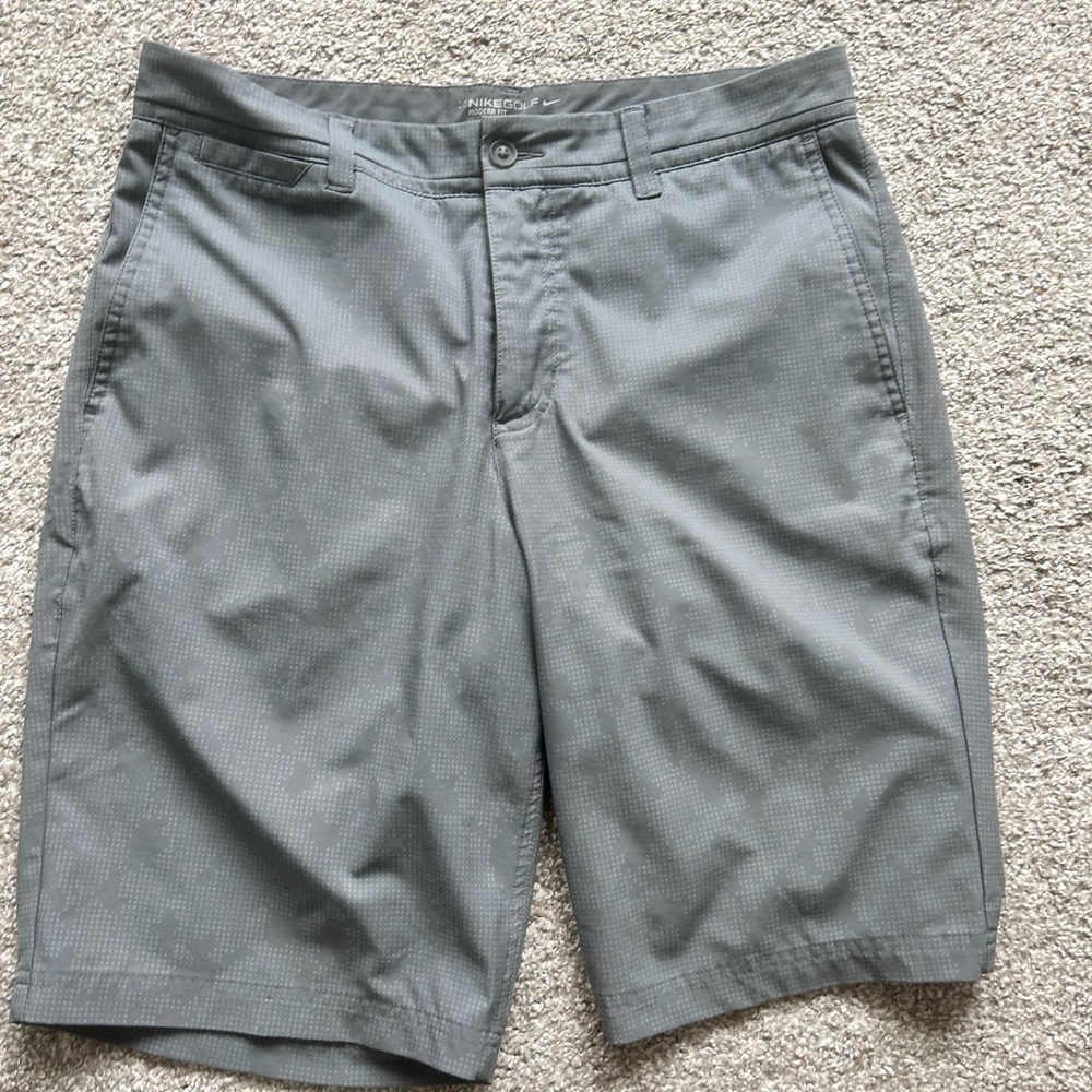 Men's Nike Golf Dri-Fit, Size Medium Gray Shorts - Picture 4 of 7